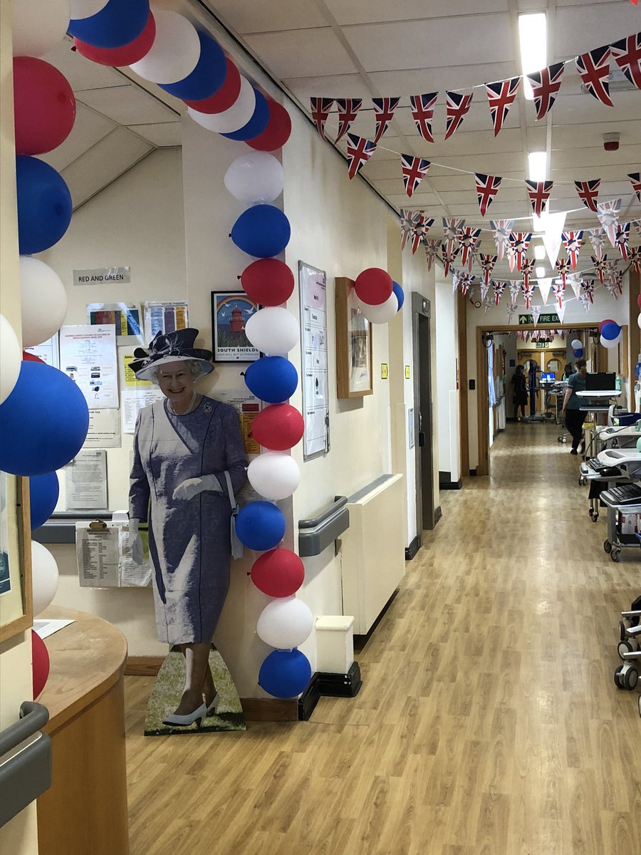 j00ls19's tweet photo. Jubilee ready 🇬🇧🇬🇧🇬🇧🇬🇧@Ward19STFT @suba_thiru @LmbClaire @cairnsie13 @STSFTrust  @gizmoplc  @ZoePotter22 https://t.co/RghO3OPVmN