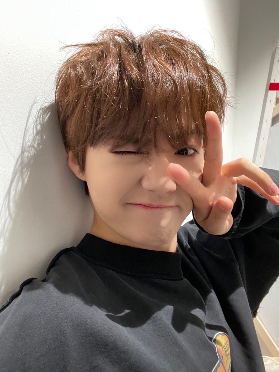 It’s been a while since I got a lot of curls on my hair. And It’s only 9 days left until we meet, our Treasure Makers! Until then, let’s not be sick and let’s meet in a healthy condition.