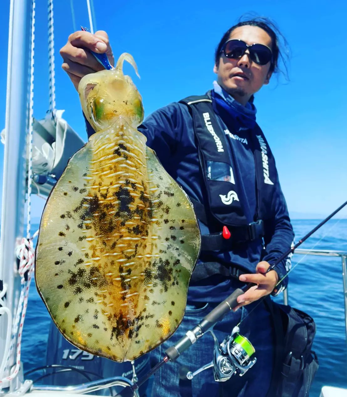 川上英佑 ホームで仲間とボートからのロックフィッシュとキャスティングエギング 釣果が出ないと釣らせない船長と言われてしまうため いつもヒヤヒヤものです 笑 エギングは早々に良いサイズのオスが出てくれて ロックフィッシュ狙い 水温も を超え