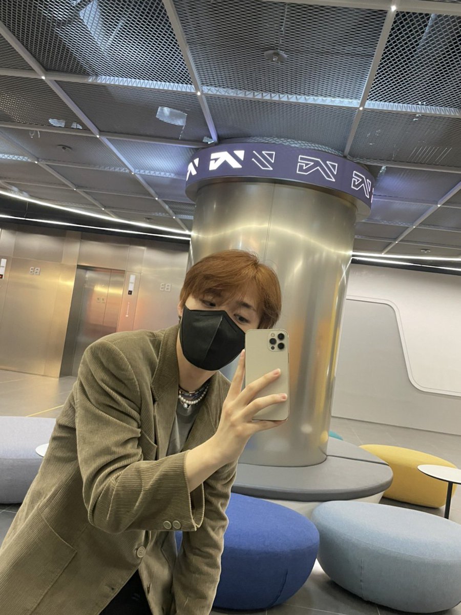 Let’s wrap up the day with calm Doyoung, Treasure Makers! I hope today will treat you well. Don’t forget to eat your meals and drink plenty of water.