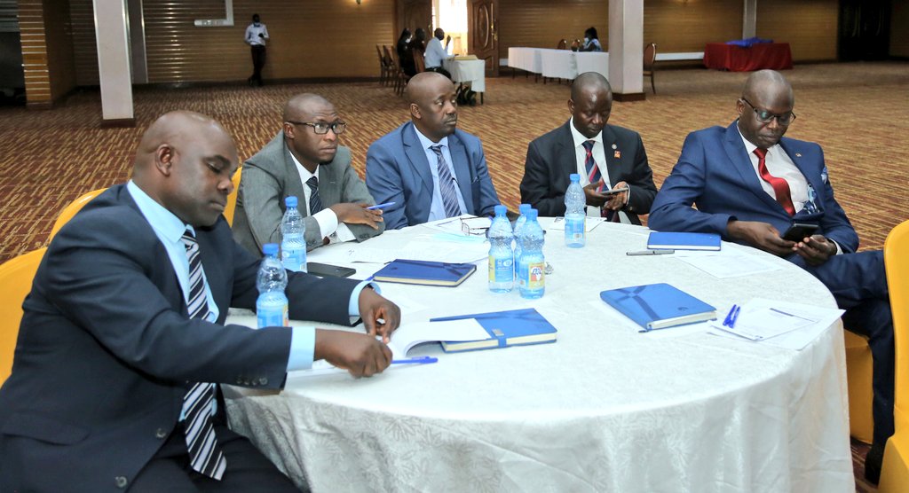 munghinda's tweet photo. PSST @rggoobi during a meeting with LG Accounting Officers at Hotel Africana yesterday said any Court award arising from land disputes will be settled using each LG existing unconditional budget provisions.
@mofpedU
@MoLGUganda
@ministry_lands
@OPMUganda
#BetterServiceDelivery https://t.co/1VWlU80KKH