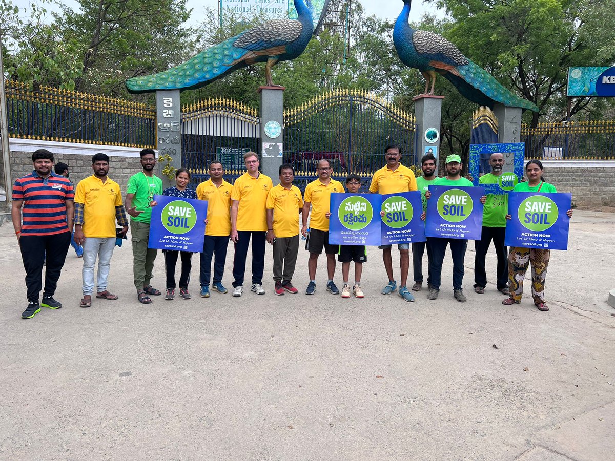 Sridevi_Kanumur's tweet photo. #SaveSoil activity today,outside KBR park, #Hyderabad .People who are reaching to us are increasing daily,thanks to #Sadhguru 🙏and all numerous activities happening around the globe🙏
https://t.co/85p9DSh9R1
#SaveSoil #SaveSoilBharat #SaveSoilWave #SaveSoilHyderabad @cpsavesoil https://t.co/vbiZ3nwYrM