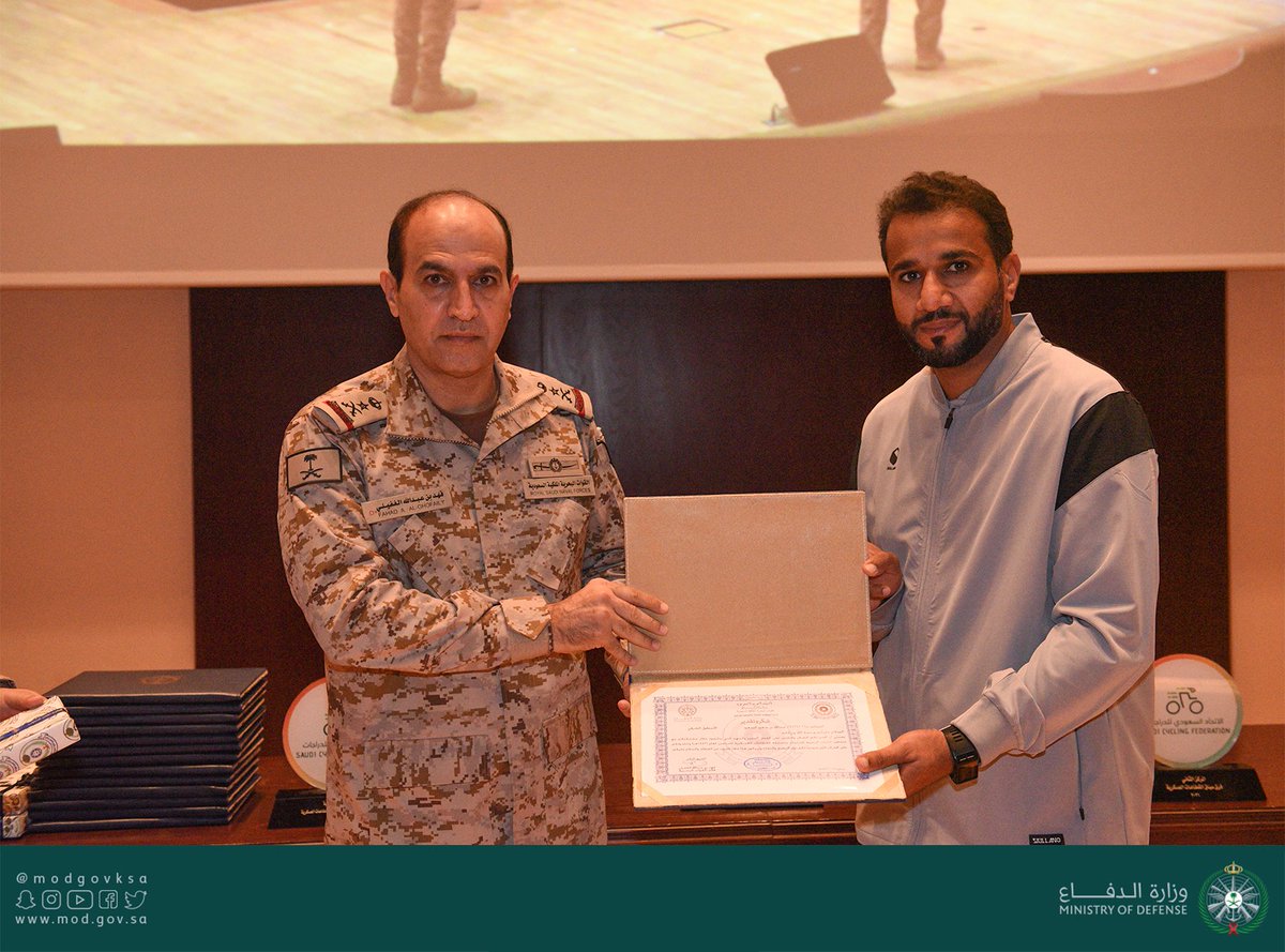 modgovksa's tweet photo. قائد #القوات_البحرية_الملكية_السعودية يكرم منتخب القوات البحرية للدراجات.
https://t.co/j1quLowQKd https://t.co/raf48NWCYh