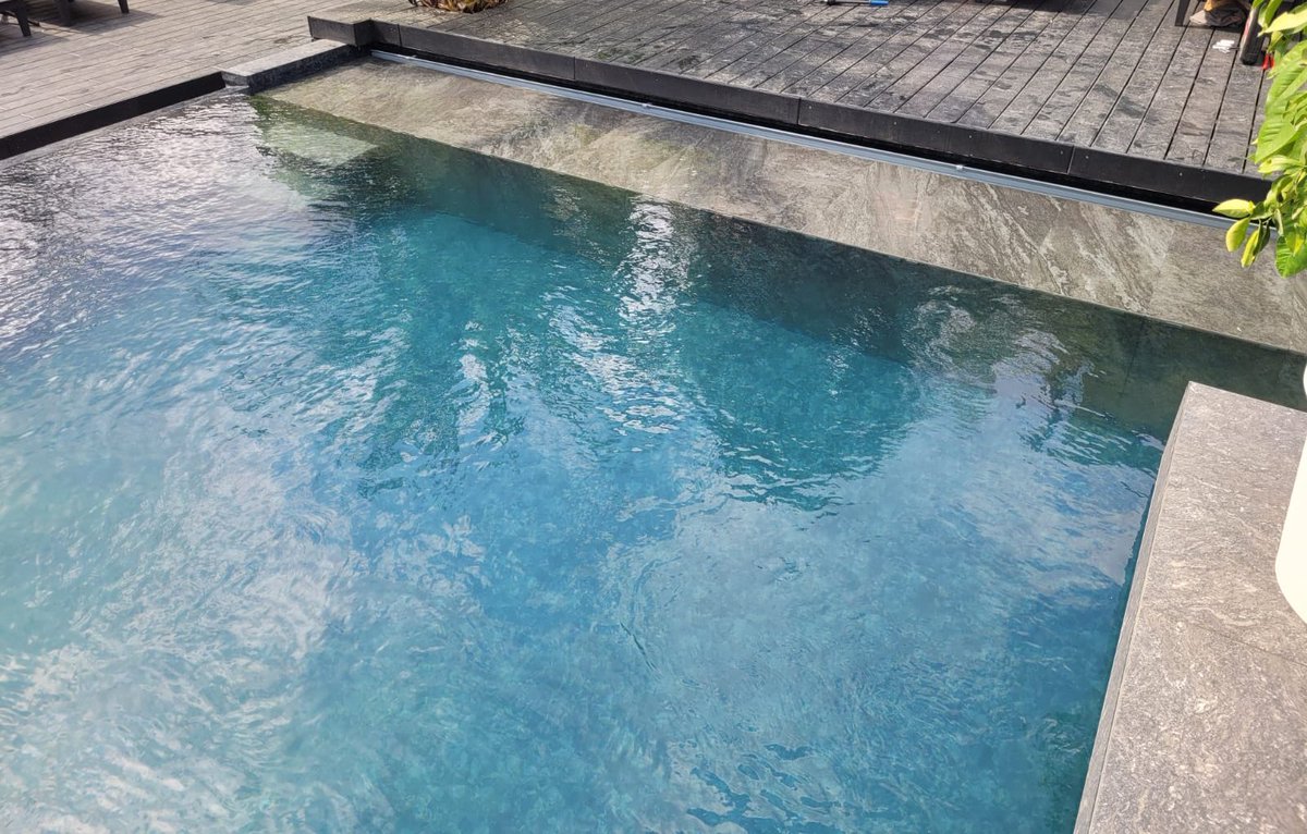 ISI_MIROIR's tweet photo. Installation d'un banc et d'un escalier Top-Cover en grès cérame de chez AB Pool. 
Très belle rénovation d'une piscine à débordement avec vue sur le lac du Bourget. Bravo à l'équipe M2GP Aménagements de Gregory Metral 
#abpool #topcover #caillebotis #piscinemiroir #debordement https://t.co/wlNUYFdhAk