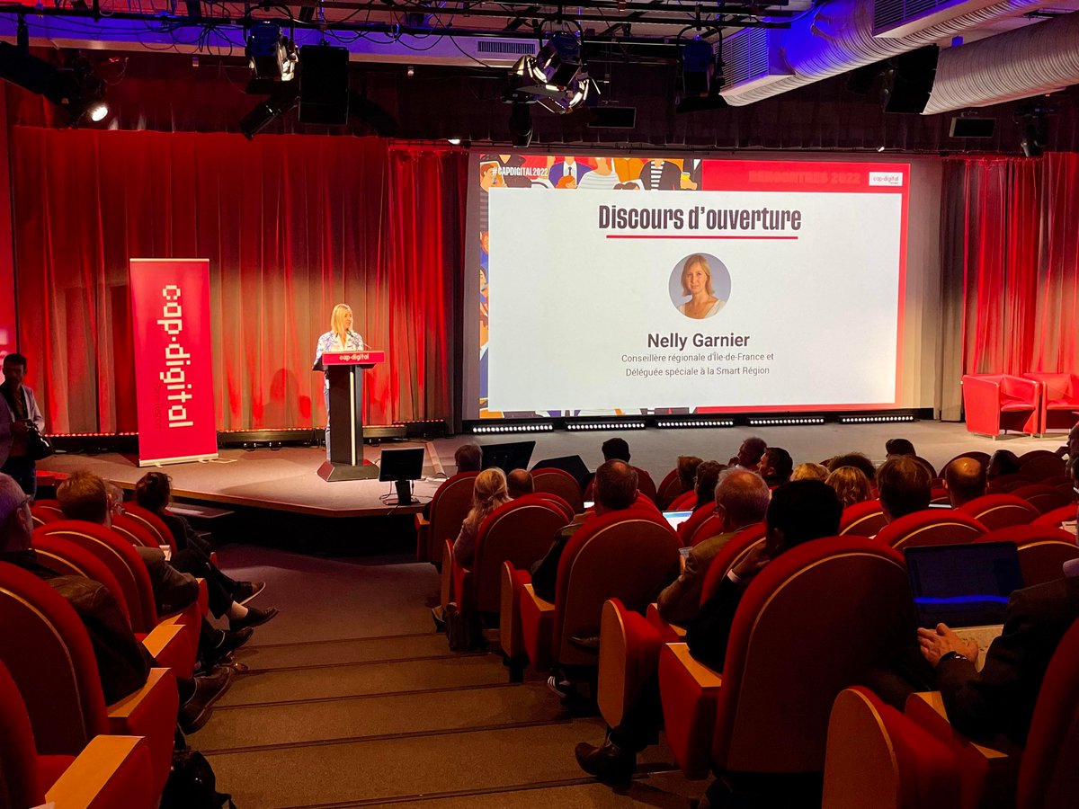 Cap_Digital's tweet photo. 🙌@NellyGarnier, conseillère régionale @iledefrance et déléguée spéciale en charge de la smart Région, nous fait l’honneur d’introduire cette journée en revenant sur l'histoire des pôles de compétitivité (et de Cap Digital). 

#CapDigital2022 #innovation #numérique #startups https://t.co/Gajh1AP8CM