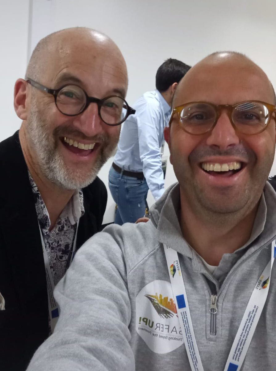 Materials scientist @markmiodownik and #SaferUp coordinator @SangiorgiCesare were jointly THINKING BEYOND THE PAVEMENT at the Saferup Showcase event at @PearlPlace_ , @uclnews, #London.