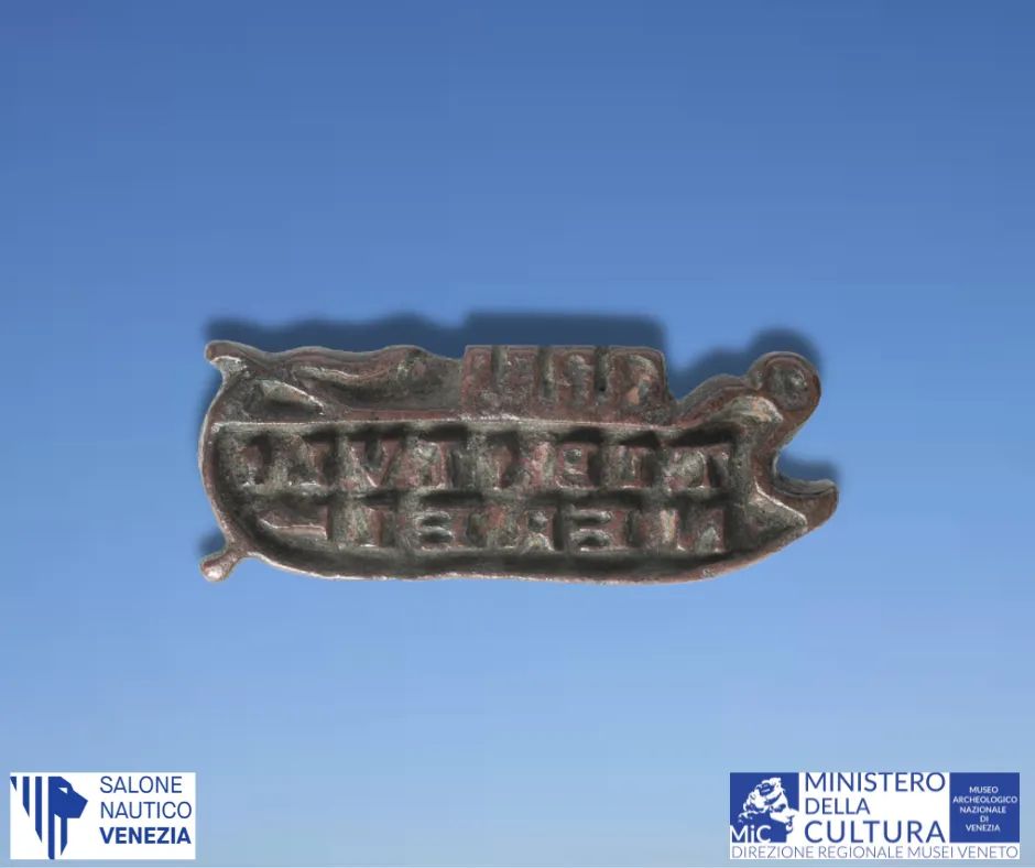 #archeonautico ⛵️🚤⚓️
Siamo convinti che il nostro “signaculum” sarebbe un gadget d’eccezione per il <a href="/SaloneVenezia/">Salone Nautico Venezia</a>  e se non vi è chiaro di che cosa si tratti, vi consigliamo di guardarlo meglio.🤔
⏩instagram.com/p/CeNm2xYoLX9/…
Vi abbiamo incuriositi a sufficienza?😜