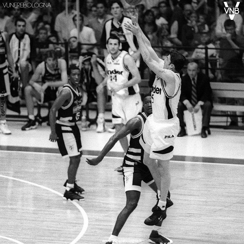 VuNereBologna's tweet photo. Buon 31 Maggio 🤍🖤
#VNB | #Virtus | #TiroDa4 | #31maggio https://t.co/xqIkH5ym5u
