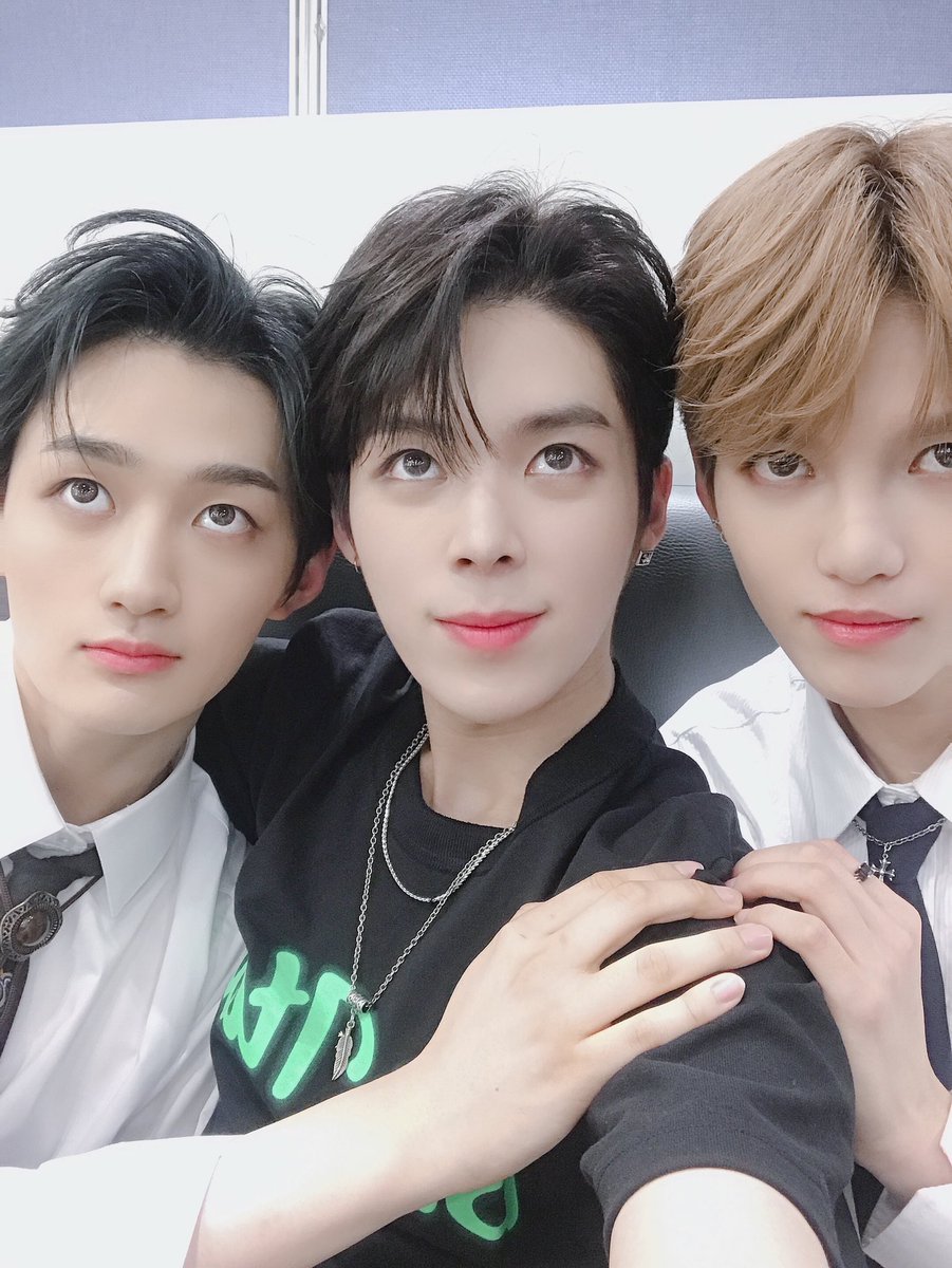 happy birthday to our sweetest boy !!🥳💗

#HappyYeonhoDay
#AngelicVoiceYeonhoDay
#아기리트리버_연호의스물셋