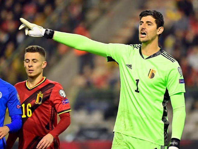 elchiringuitotv's tweet photo. 🚨ÚLTIMA HORA

🇧🇪 Courtois abandona la concentración de Bélgica por problemas físicos. 

❌No disputará los partidos de la #NationsLeague. https://t.co/nGwklTOpnG