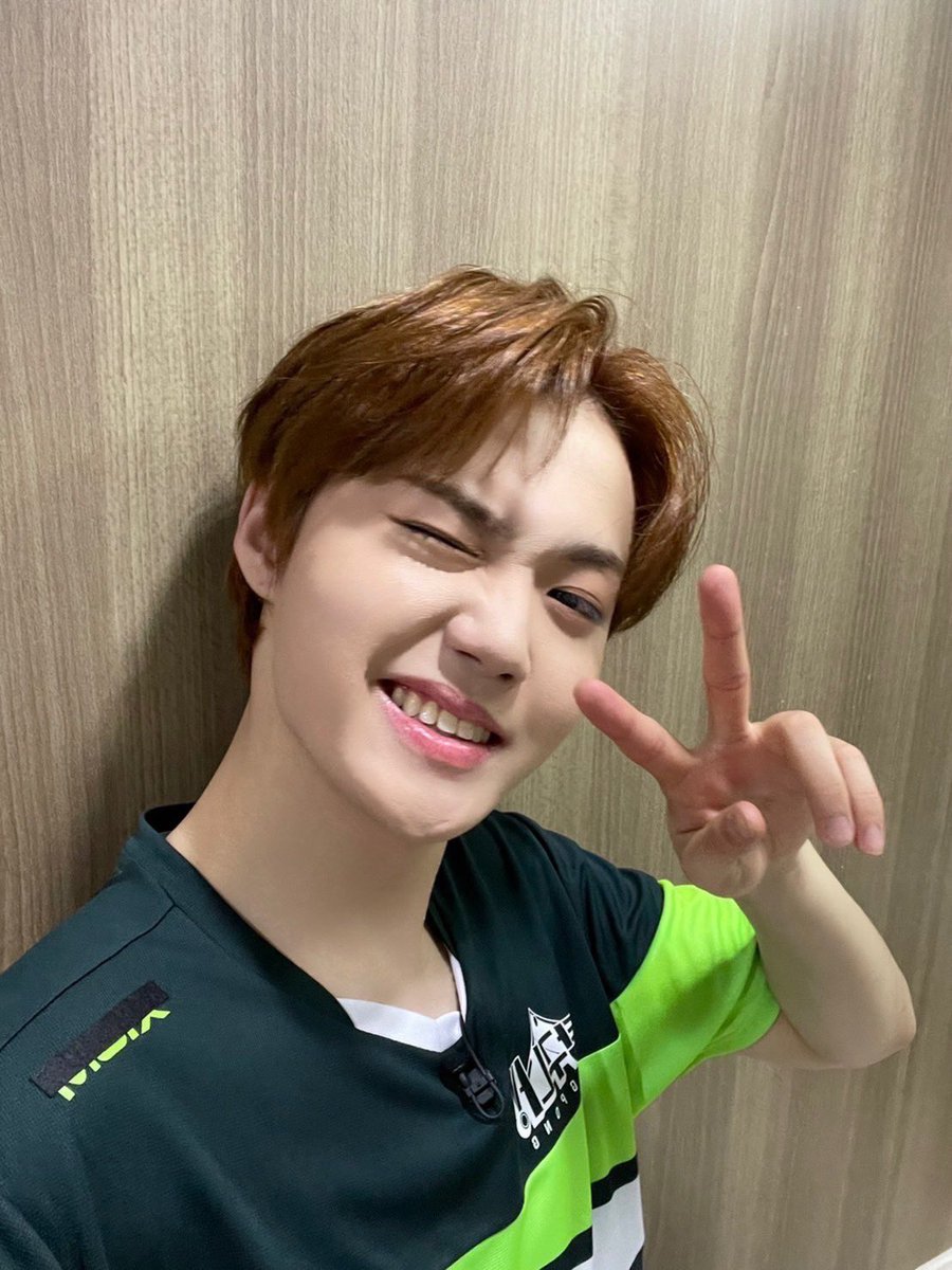 Pingpong has successfully come to an end. Although it was a short time, I worked hard to prepare for it. It was really fun. It was a really happy day because I played the match with Donghyuk Hyung and Junghwan. You guys have worked hard and I will improve even more in the future.