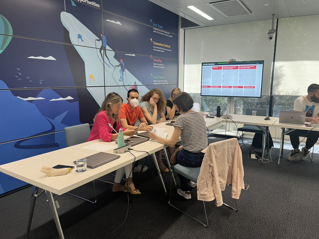 Los equipos de <a href="/bbva/">BBVA</a> trabajando a tope en los #customerjourney de sus productos digitales <a href="/TheValleyDBS/">The Valley</a> @mrmiludigital