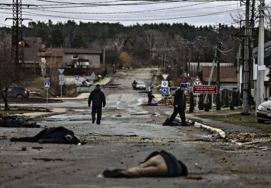 Alex20978045's tweet photo. @USEmbassyKyiv @USAmbKyiv Russia shells Ukraine with 1000 km missiles, hypersonic ones, everything (except for nukes). They use scorched-earth tactics. Yesterday they hit a depot with ammoniac and a cloud of chemicals is now approaching Ukrainian towns. They murder, rape, torture ppl! #MLRSforUkraineNow😡 https://t.co/VpHKH5BeER