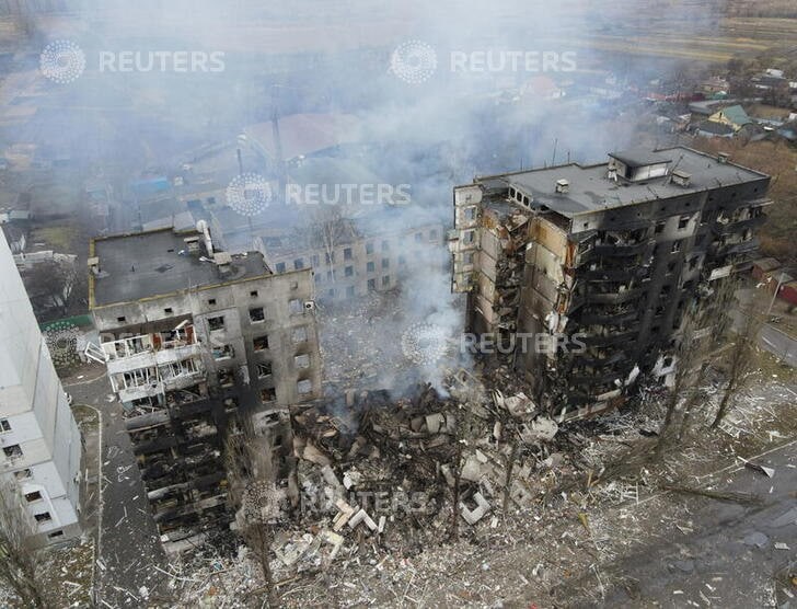 Alex20978045's tweet photo. @USEmbassyKyiv @USAmbKyiv Russia shells Ukraine with 1000 km missiles, hypersonic ones, everything (except for nukes). They use scorched-earth tactics. Yesterday they hit a depot with ammoniac and a cloud of chemicals is now approaching Ukrainian towns. They murder, rape, torture ppl! #MLRSforUkraineNow😡 https://t.co/VpHKH5BeER