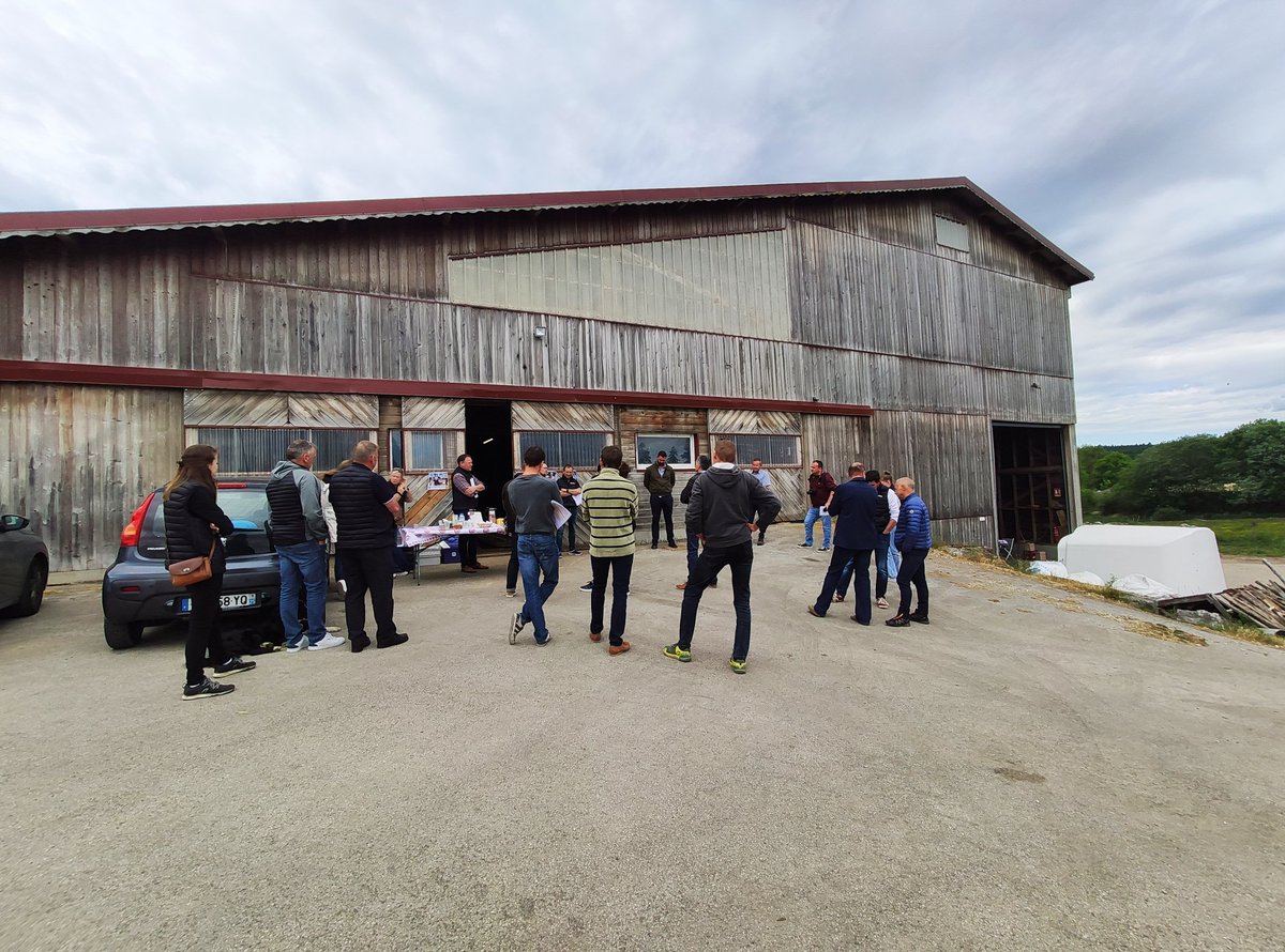 FDSEAduDoubs's tweet photo. 🗳️ Les rencontres avec les candidats aux #legislative2022 continuent aujourd'hui à Malpas sur l'exploitation de Laure et Damien Paris. Un rendez-vous important pour expliquer nos problématiques #agricoles 👨‍🌾 https://t.co/b2qLGwoNVv