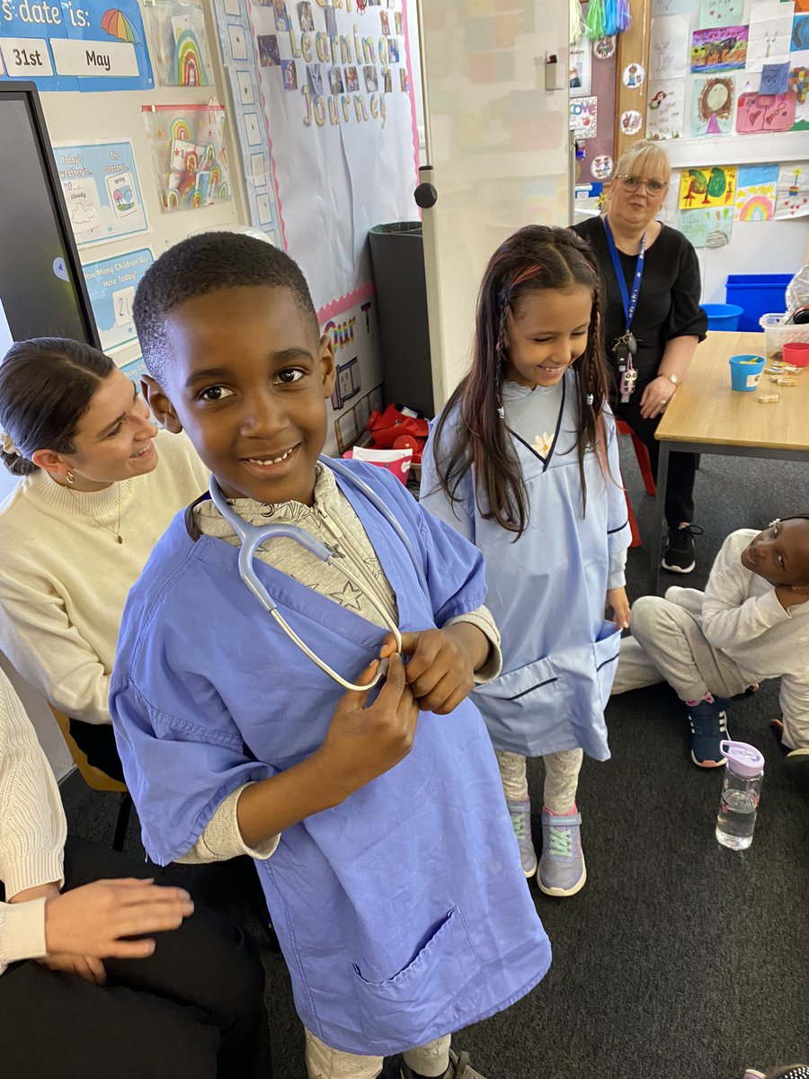 MissMurray2324's tweet photo. Thank you to Doctor Rachael and Dentist Sarah for talking to P2 about their amazing jobs 🩺🪥 We learnt so much from you 🤩 @stmarysmaryhill  #DYW #WoW https://t.co/Pj6i3oHWjM