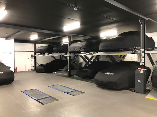 If you had a car stacker in your garage what would be on it?? 

#carstackers #fourpostcarlift  #strongmanlifts #carchoices #garagegoals #carcave #carstoragesolutions