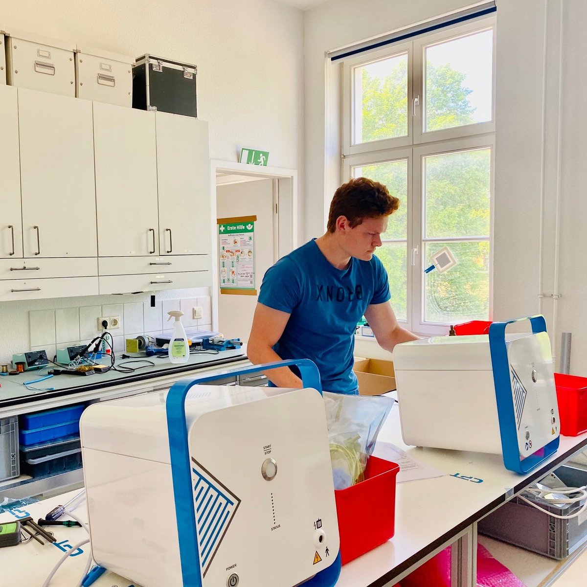 coldplasmatech's tweet image. Das ist Richard - der dafür sorgt, dass unsere #CPTcubes mit dem höchsten Qualitätssiegel das Haus verlassen um Patienten mit #chronischenWunden neue #Lebensqualität zu schenken.#wirrevolutionierenwundbehandlung DANKE Richard, dass Du mir Spass und Engagement ein #Wundrebell bist