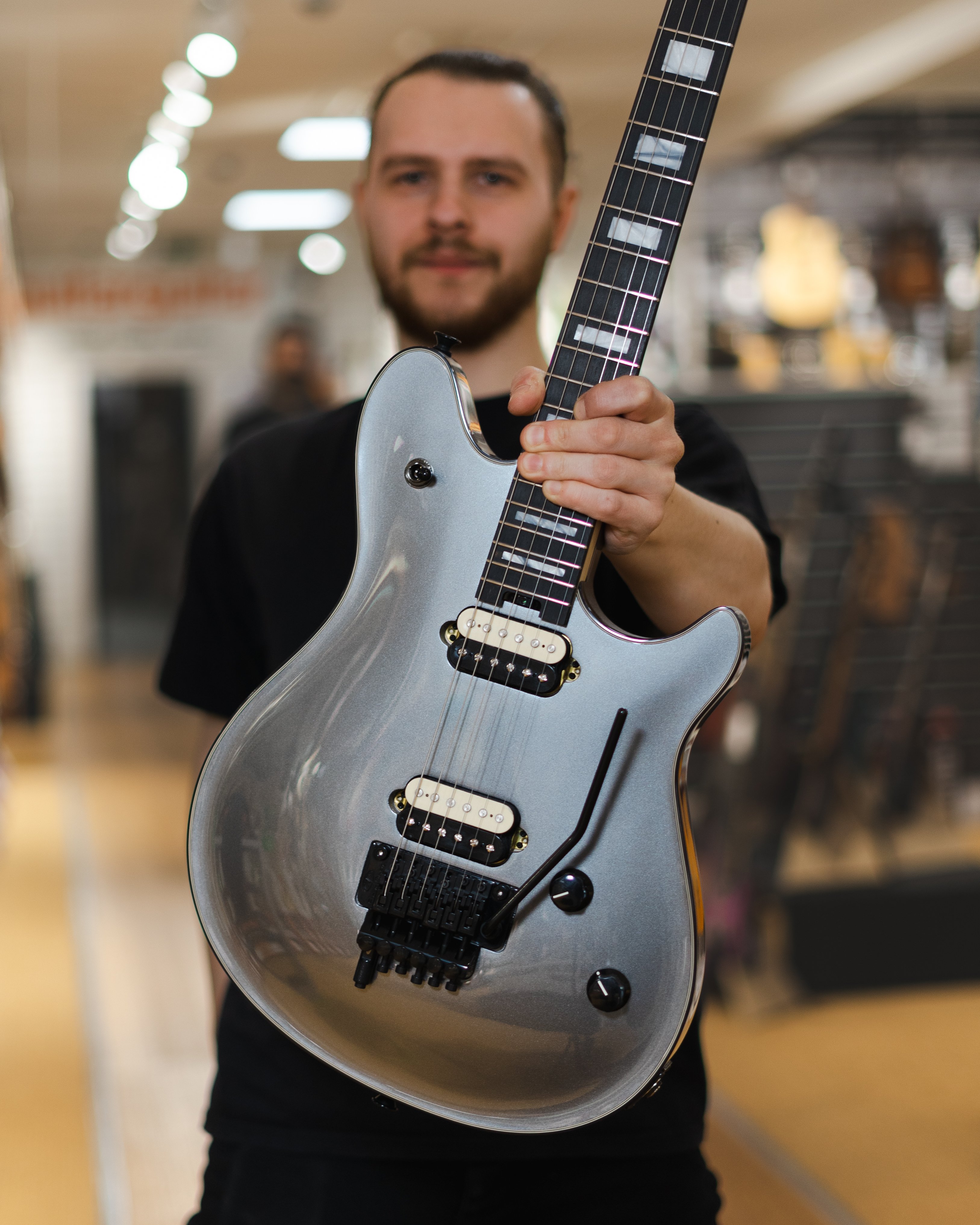 guitarguitar on X