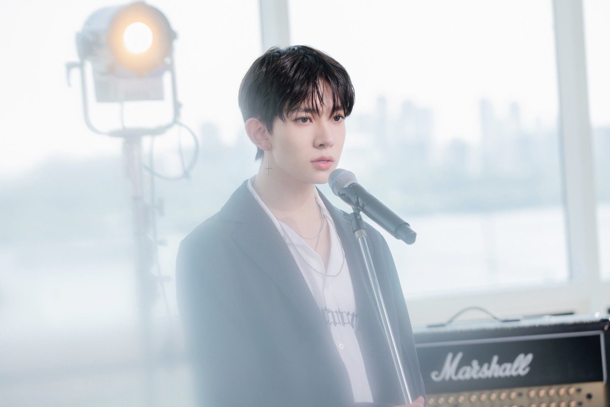 bambithinker's tweet photo. he is so beautiful… im speechless https://t.co/rnnJAmqLe4