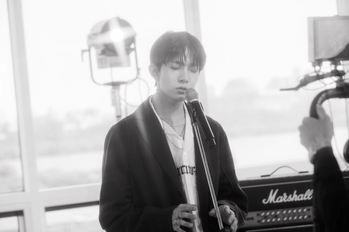 bambithinker's tweet photo. he is so beautiful… im speechless https://t.co/rnnJAmqLe4
