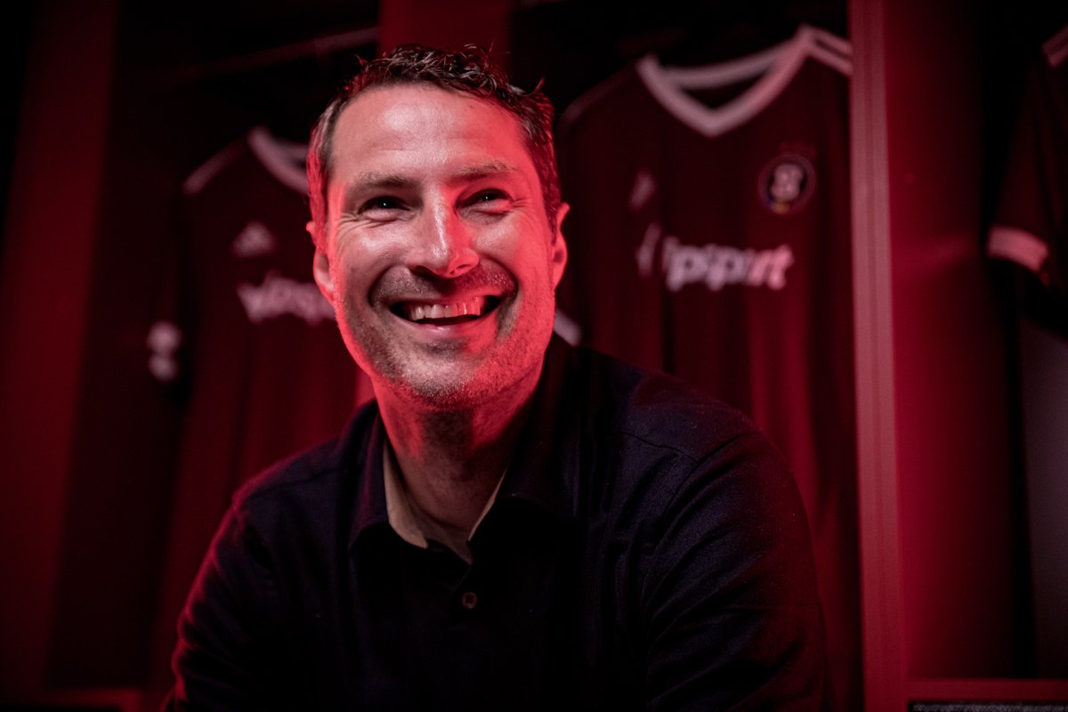 ACSparta_CZ's tweet photo. ℹ️ Novým trenérem Sparty se stává Brian Priske. Dánský kouč má za sebou úspěšné působení v Midtjyllandu, s kterým vyhrál ligu. Následně pak v kvalifikaci Ligy mistrů prošel do skupinové fáze.
🤝 Trenére, vítejte ve Spartě a ať se vám daří! #acsparta
➡️ https://t.co/0UTbHhmvH1 https://t.co/vhsP0zACV8