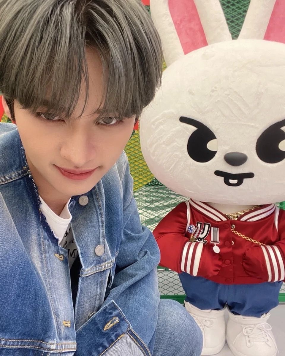 Straykids instagram update 【日本語訳】 ハーイ Leebit~🐰 #Straykids