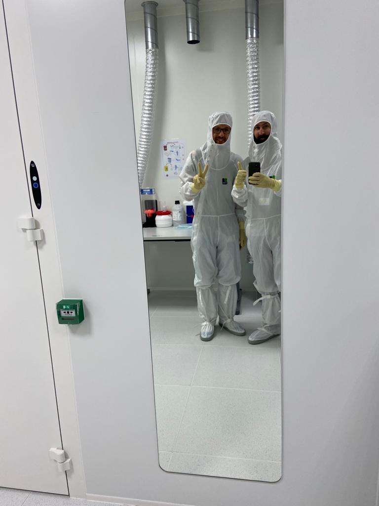 MagnEFi_ITN's tweet photo. Also in May 2022, ESR 8 - Adrien Petrillo - completed his secondment at Spin-Ion Technologies in France! He learned about ion irradiation of magnetic films and structures through irradiation masks. He even spent time in the cleanroom! https://t.co/UvHaw2srMM