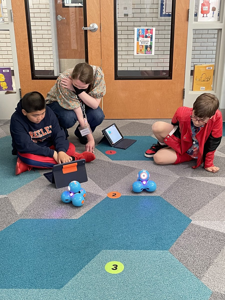 Esmoskowitz's tweet image. The DG #CodingCarnival🎪is on a roll with @AppleEDU &amp;amp; @WonderWorkshop! 4th graders coding stories with their Dash bots using commands, functions, loops &amp;amp; conditionals to express emotion and go on a journey! @MzParadiso @jculwellblock @CarolBartlik @DrAPease @chackerman1