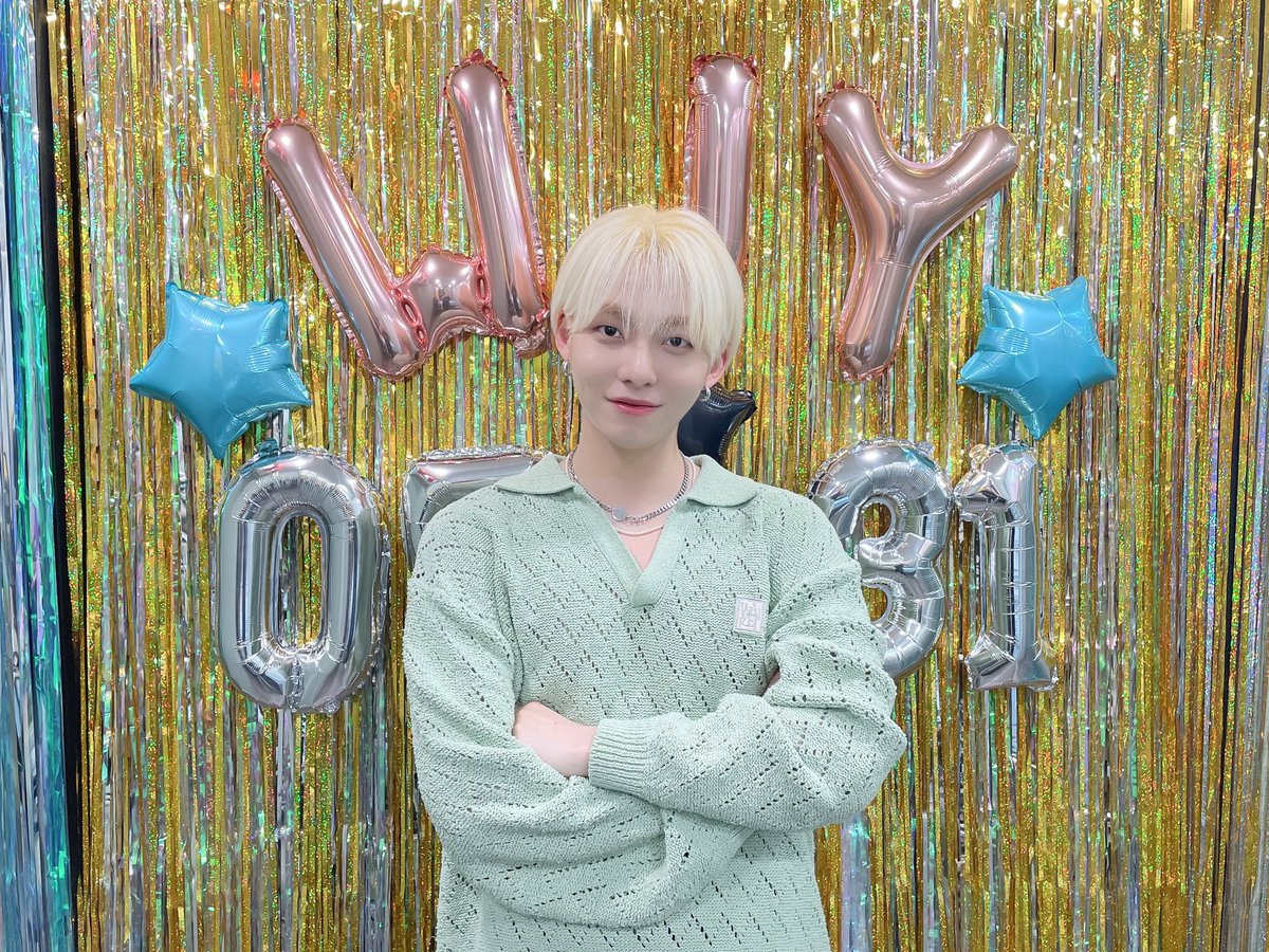 [🎁] 'HAPPY JINYOUNG DAY' V LIVE #Behind 1️⃣

#우진영 #WOOJINYOUNG 
#빙그레_웃는게_예쁜_녕
#해피녕데이 #HAPPYJINYOUNGDAY