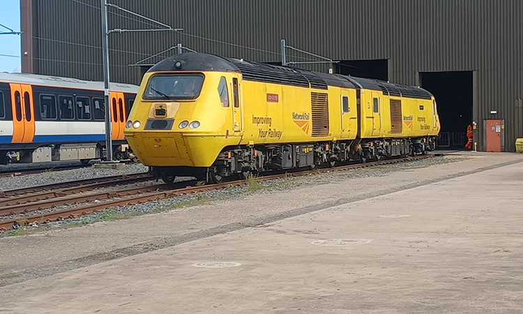 GlobalRailway's tweet photo. Three @PorterbrookRail Class 43 Power cars have been retrofitted with the #EuropeanTrainControlSystem to achieve level 2 testing.
Read the news here:
https://t.co/qWMMliNTlB https://t.co/KZAlUJBA6V