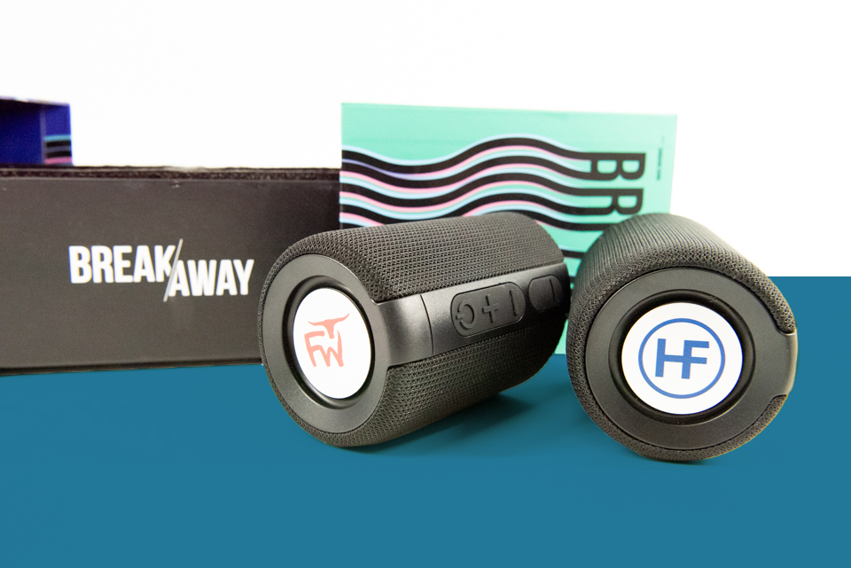 hfcustom's tweet image. Check out these amazing speakers! With the Breakaway speaker, you can get a true stereo sound. Simply twist the left and right side and you can separate one speaker into two, filling even large rooms with high-quality surround sound.