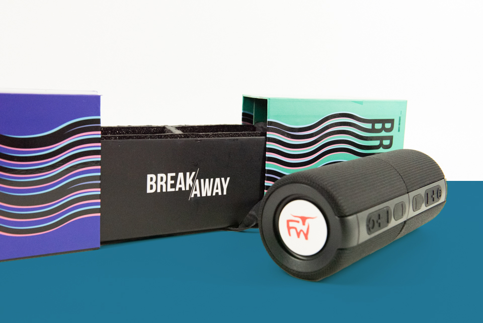 hfcustom's tweet image. Check out these amazing speakers! With the Breakaway speaker, you can get a true stereo sound. Simply twist the left and right side and you can separate one speaker into two, filling even large rooms with high-quality surround sound.