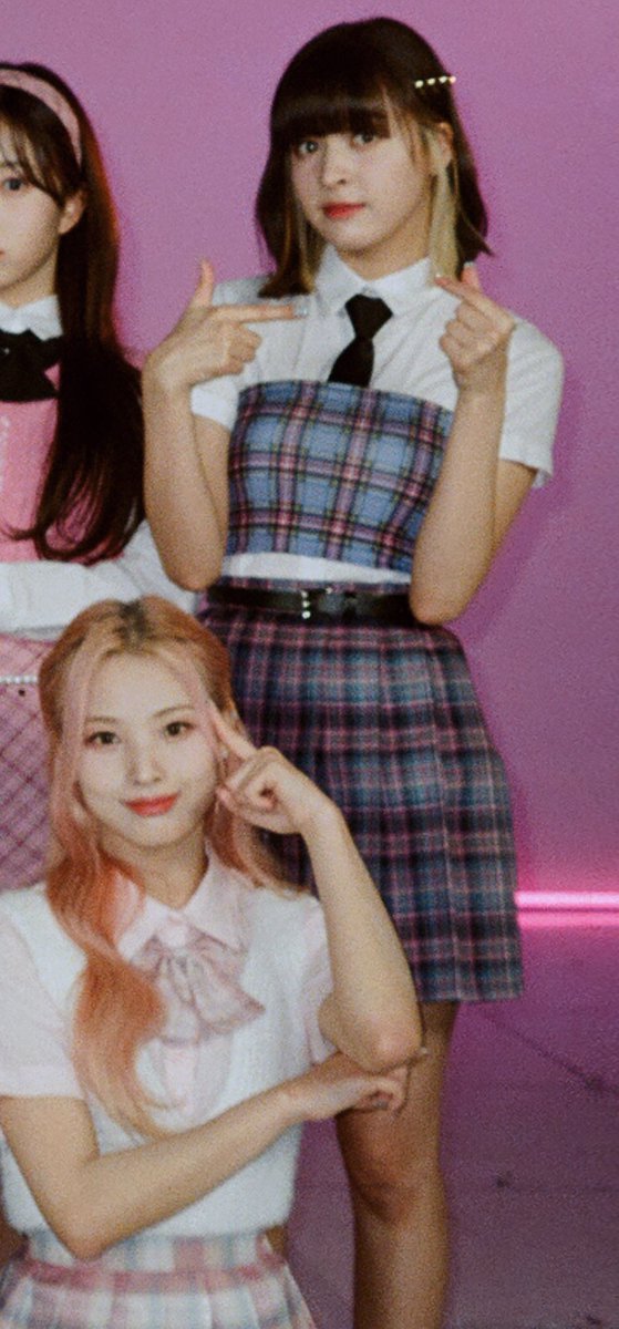 jinlyarchives's tweet photo. #NMIXX #엔믹스 #LILY #릴리  #JINNI #지니 #JINLY https://t.co/xrgpLJ8aDk