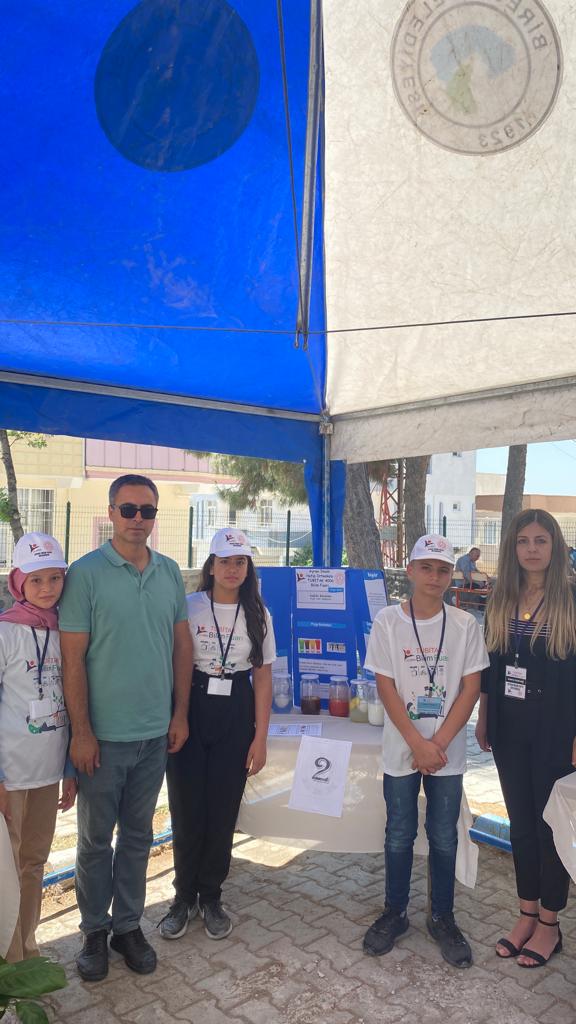 Projelerimizi sergilemenin mutluluğuyla ögrencilerimiz ve danışman  öğretmenlerimiz👏👏 <a href="/TurgutMehdi/">Mehdi TURĞUT</a> <a href="/BirecikMem/">Birecik İlçe Mem</a>