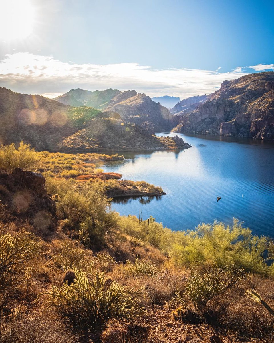 A beautiful shot of #SaguaroLake by 
@KantolPhotos 📸
