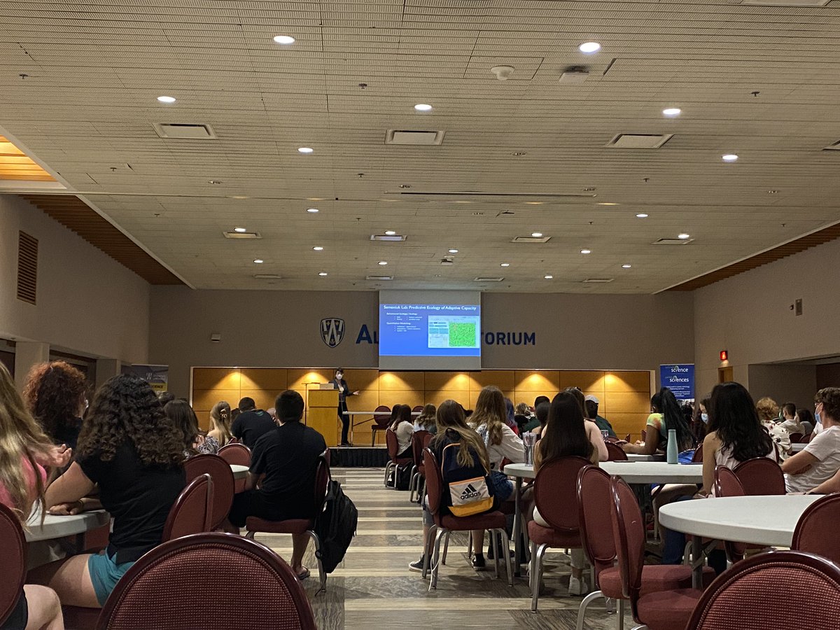 Let’s Talk Environment workshop <a href="/UWindsor/">University of Windsor</a>: @PredictEcoLab talks about her research at <a href="/GLIERUWINDSOR/">GLIER at UWindsor</a> to Windsor-Essex high school students.