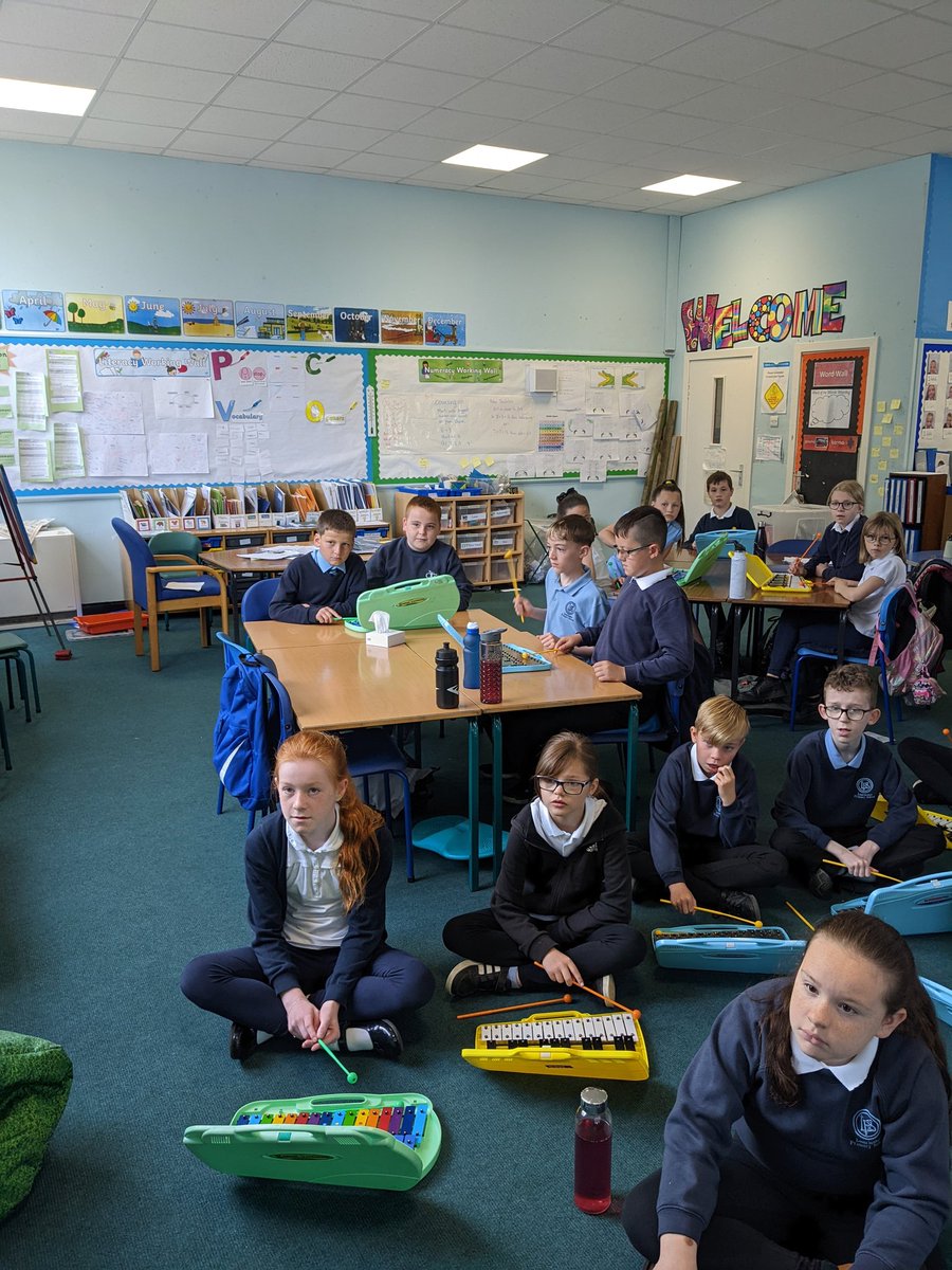 Mrs Thom tweet media