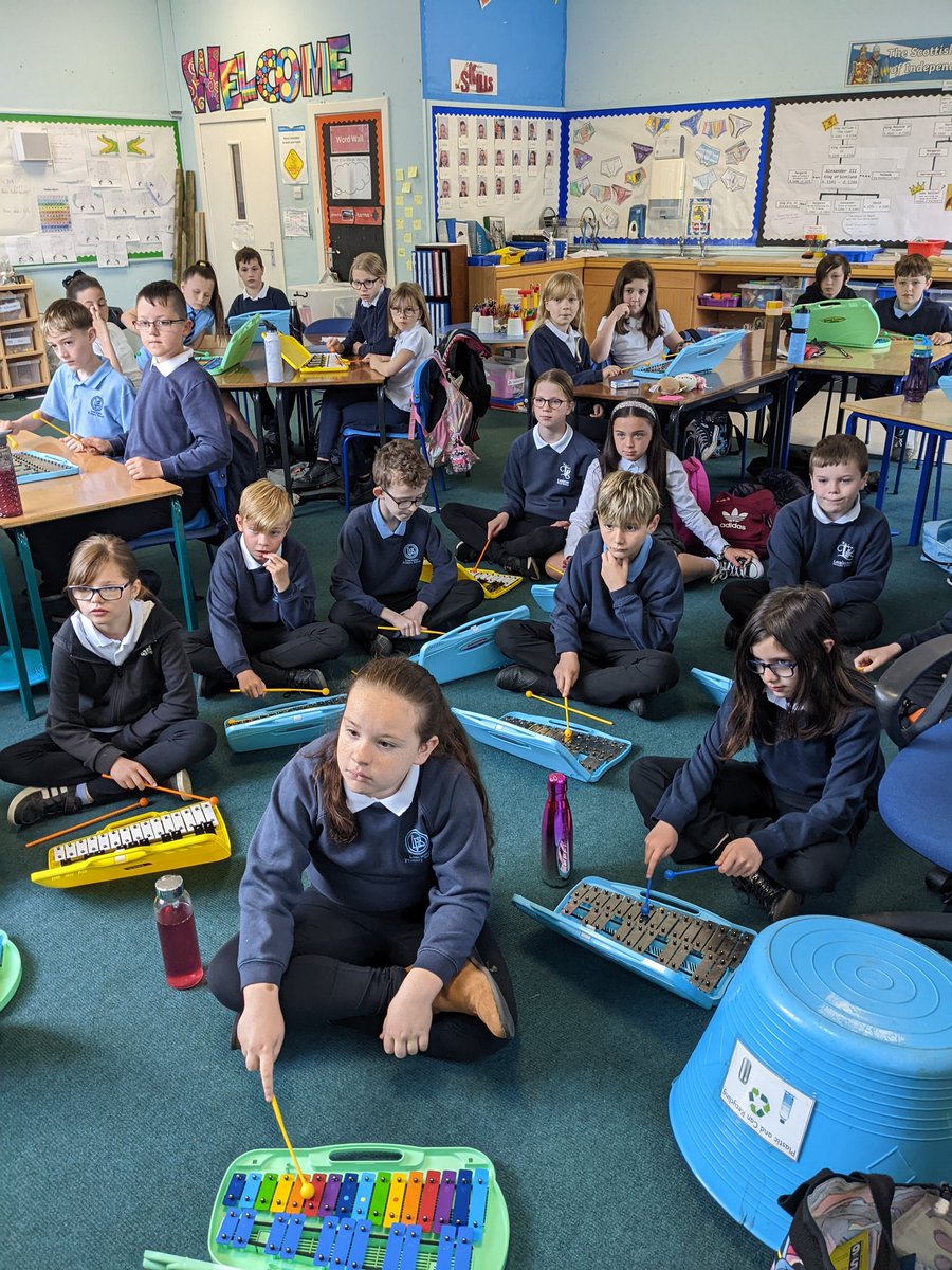 Mrs Thom tweet media