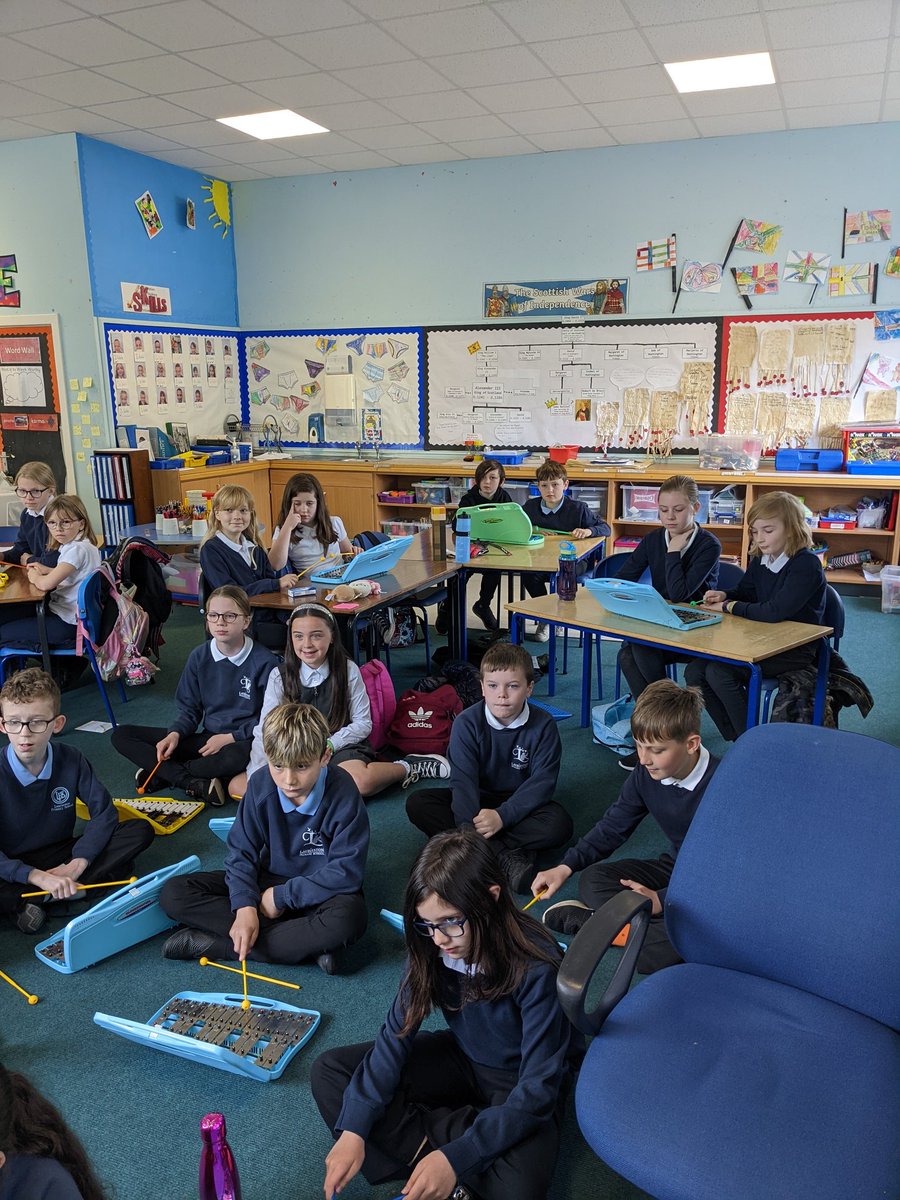 Mrs Thom tweet media