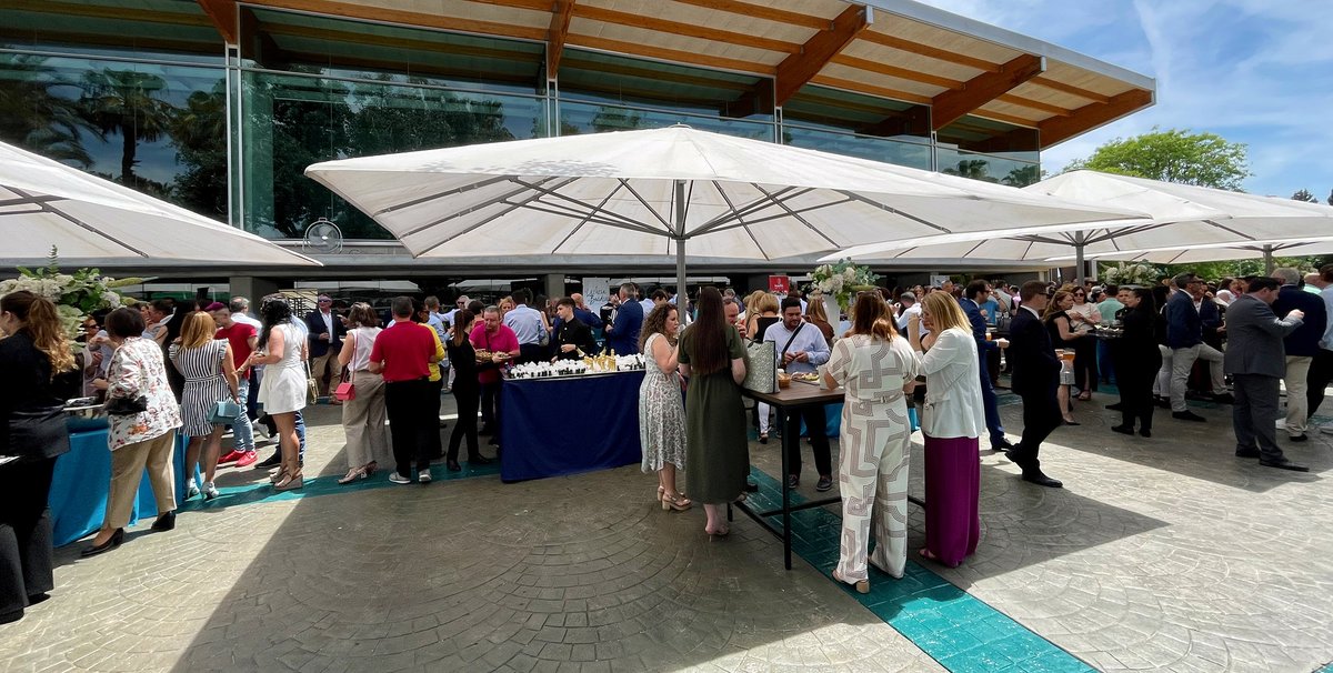 Fiesta Hostelería y Turismo "En los 2 últimos años no hemos podido celebrar esta fiesta por la pandemia. Hemos pasado momentos muy malos durante estos meses. Seguimos muy tocados, pero nos merecíamos un día así para disfrutar junto a nuestros compañeros" <a href="/Jesus_Avellaned/">Jesus Jimenez</a> <a href="/HOYTU_/">HOYTÚ</a>