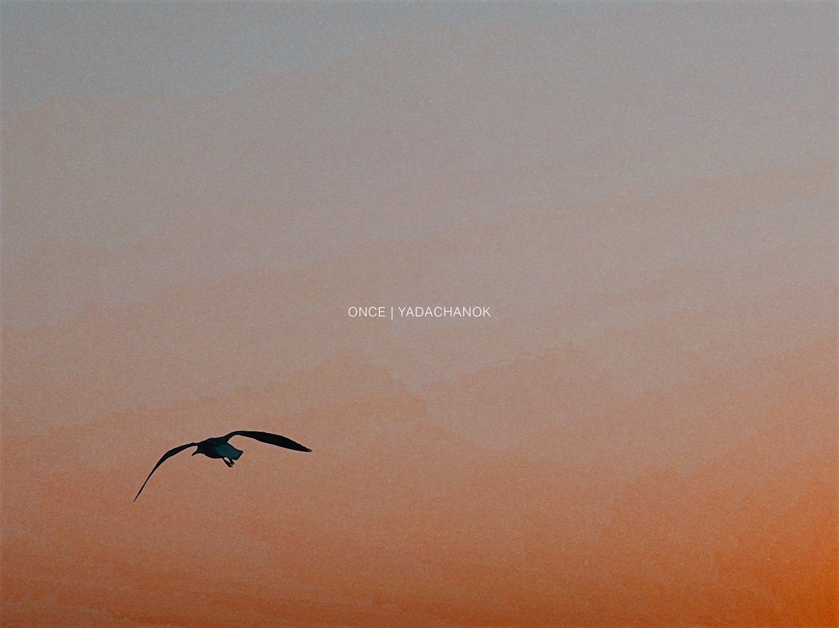 oncepage's tweet image. เราต่างก็มีความคิดถึง
ซึ่งอาจก่อตัวขึ้นได้ตามธรรมชาติ

ระยะเวลาที่ยาวนานขึ้น
ไม่ได้การันตีว่าความคิดถึงจะไม่วนกลับมา 
มีเพียงตัวเราที่จัดการความรู้สึกได้ดีขึ้น 
เมื่อใช้ระยะเวลาพอสมควร

หวังว่าครั้งนี้ เราจะคิดถึงเธอ
โดยไม่ปะปนไปด้วยความรู้สึกเศร้า 
เพราะเราคิดถึงเธอเสมอ

🌊