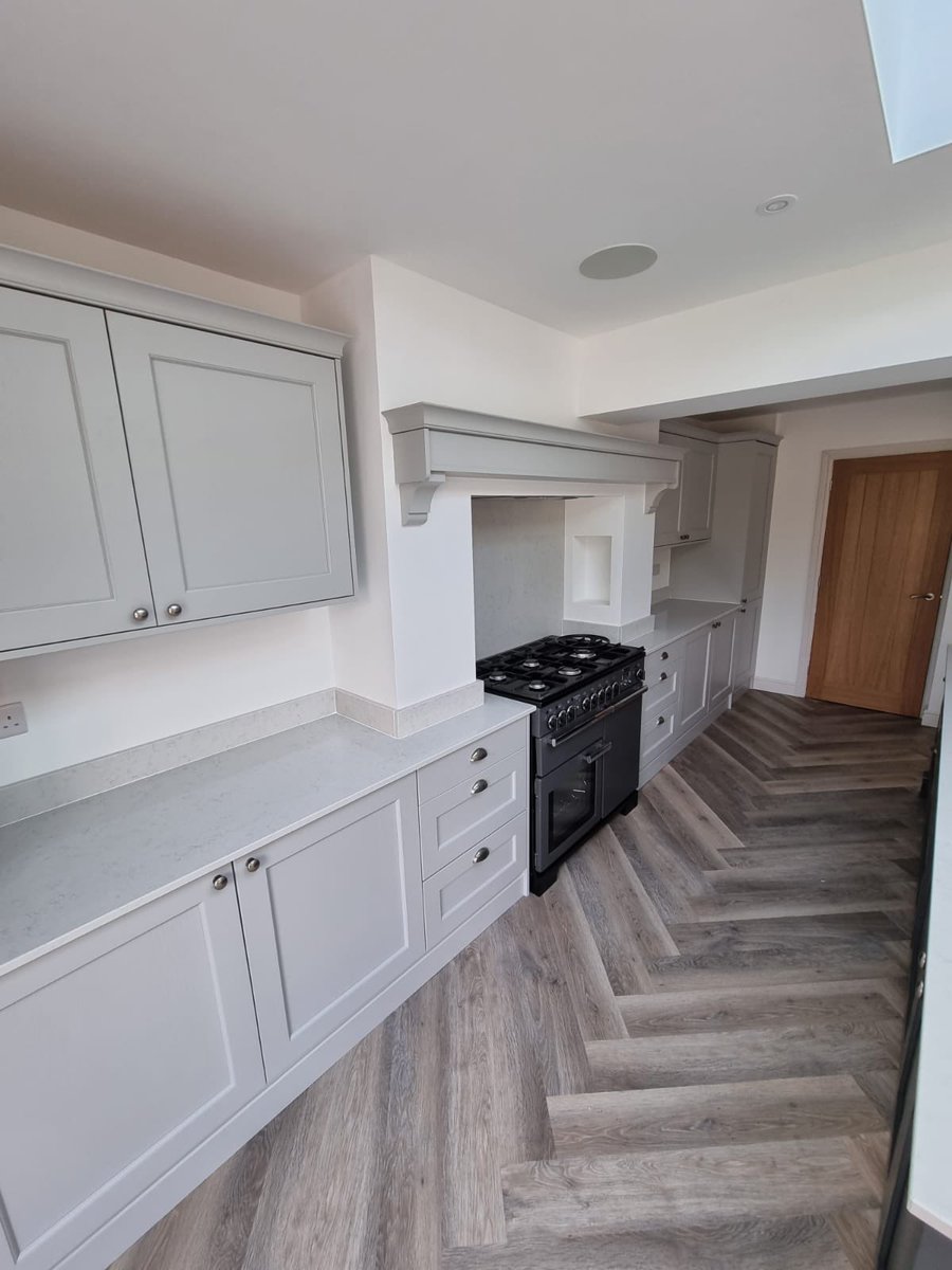 KitchensInspire's tweet photo. Ashbourne
Grained Painted Classic Kitchen on this Kitchen install #masterclasskitchens #masterclassmoments #newkitchen #kitchen #shakerkitchen #classickitchen #paintedkitchen https://t.co/RHSdCVm1Ni