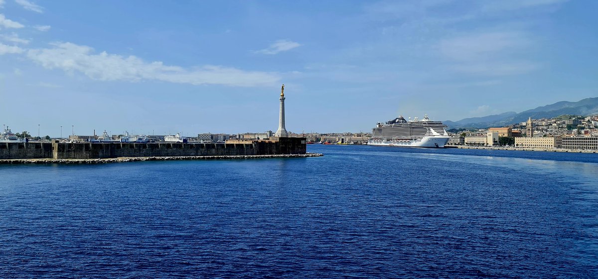 CrociereCurios1's tweet photo. #MscSeaview oggi nel porto di #Messina 

📸 @MistycoVincent

#msccruises #msccruisesofficial #MSCCrociere #msccruzeiros #MSCCruceros #msccrociereitalia https://t.co/6Nt67uLwDV