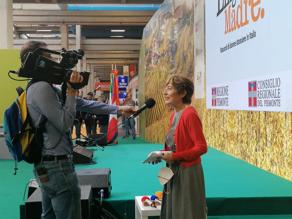 InfoCLM's tweet photo. Tante le interviste realizzate alle protagoniste e ai protagonisti degli eventi CLM nell'ambito del XXXIV @SalonedelLibro. Potete trovare tutti i video di approfondimento a questo link!
#salto22 #cuoriselvaggi
https://t.co/CWTb6ofWgd https://t.co/Nnq0xWqi0H