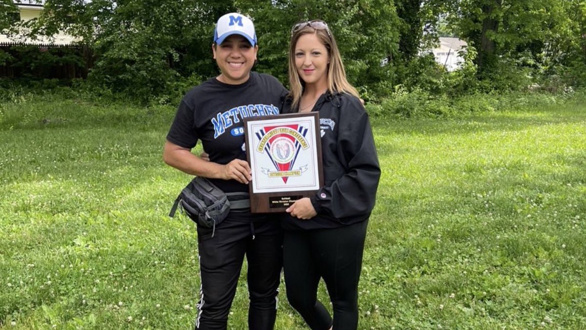 #MetuchenSoftball was recognized for Winning the GMC White Division w/ a Record of 14-0.🥎 Overall Record of 21-5.💙

@AbbyKozo2023 & @miaszap2023 we’re selected to the GMC 1st Team All Conference.👏👏 & @CoachHannahMHS was honored as GMC COY!!

#MoreToCome #StayTuned 📸👀