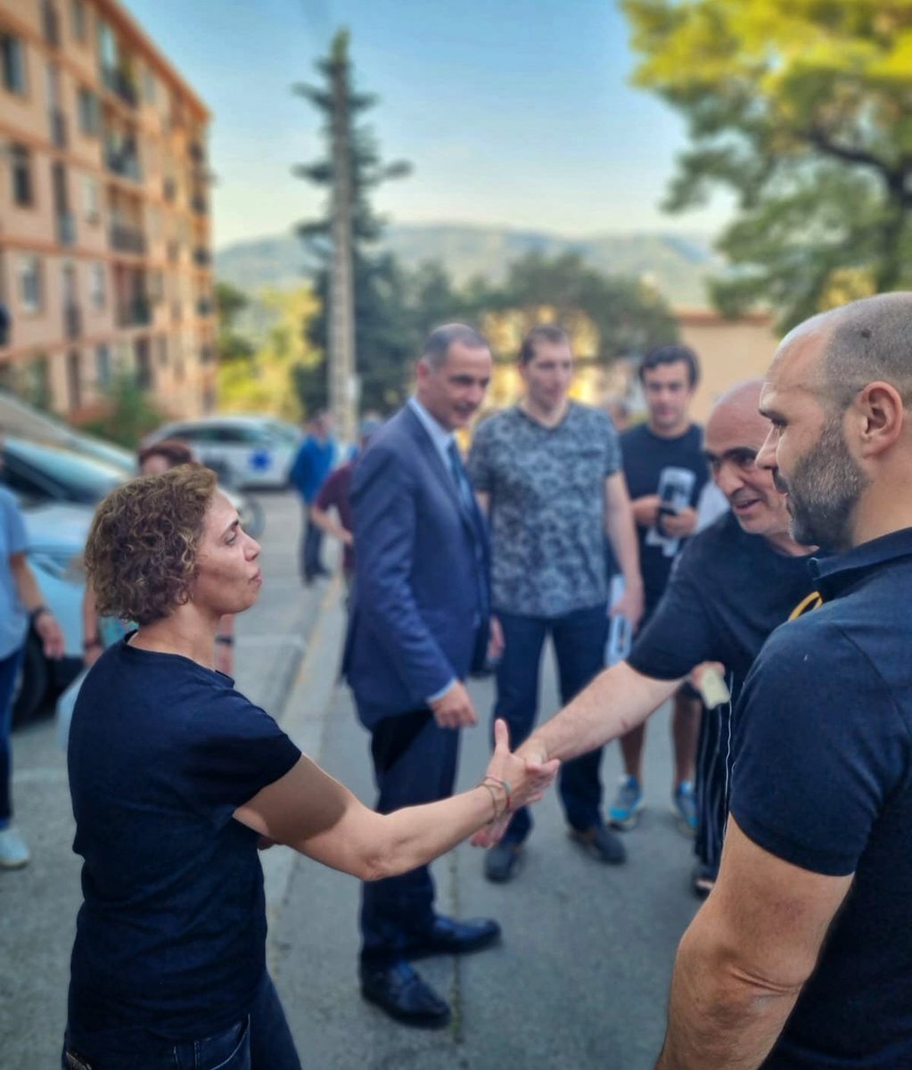 Romain_Colonna's tweet photo. #Législative 
Nous étions hier à la rencontre des habitants des Jardins de l’Empereur et de la Résidence des Îles à #Aiacciu accompagnés de @Gilles_Simeoni.
Ns avons parlé aménagement du territoire, dvpt urbain, association, culture, sécurité…
#InsemeSiPò cù @ColonnaCosta_22 https://t.co/lqUZrAlIPI