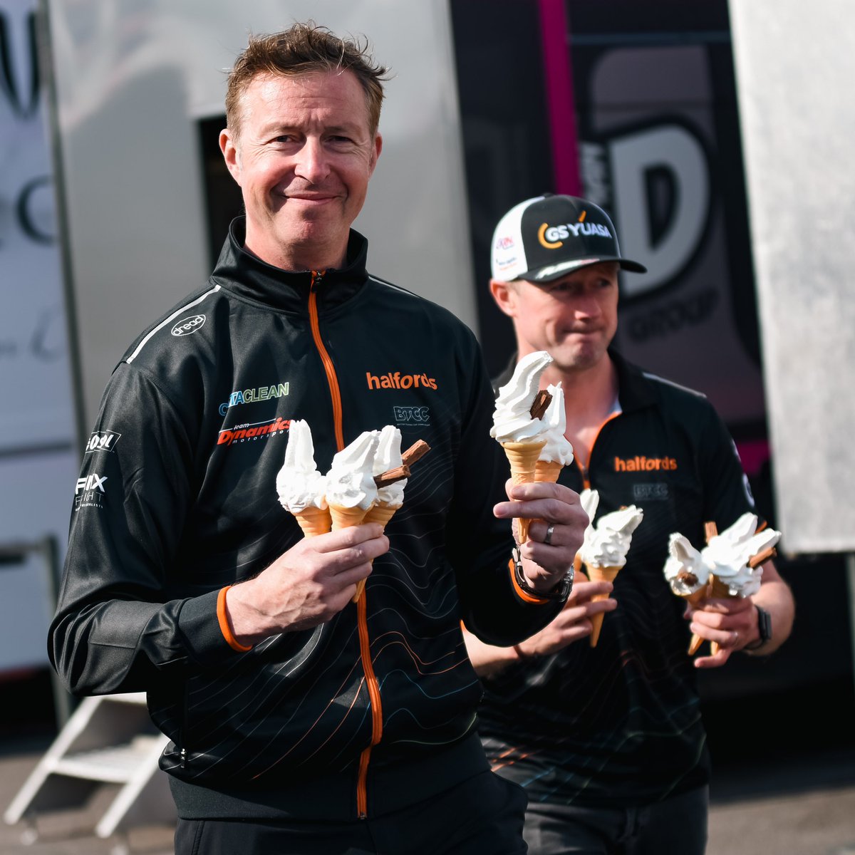 One of those days was it <a href="/MattNealRacing/">Matt Neal</a> &amp; <a href="/gordonshedden/">Gordon Shedden</a> ? 😂😂

📸: <a href="/gavinproc/">gavin proc</a>