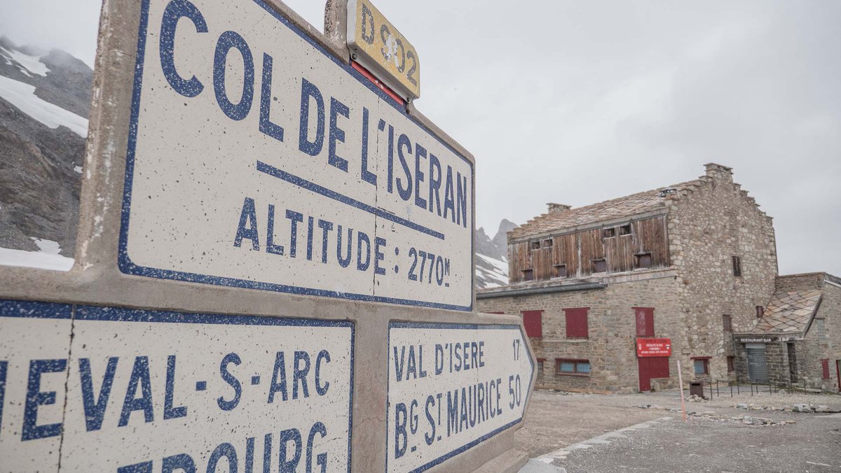 valdisere's tweet photo. 85ème ouverture du Col de l'Iseran ce mardi 31 mai à 16h, rendez-vous à 2770 m d'altitude sur la Route des Grandes Alpes 🚵‍♀️ 
🇬🇧Iseran pass is opening today at 4 pm !
Photo @radiovaldisere 
#valdisere #iseran #alpes https://t.co/epuZTeQFA0