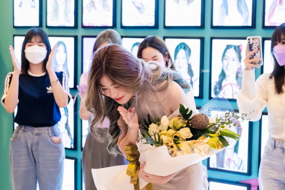lensyuem's tweet photo. ขอให้โชคดีนะครับน้องวิว
#ViewBNK48 #ViewKMNTD
#SameworldwithViewKMNTD https://t.co/cFgA5vYV47